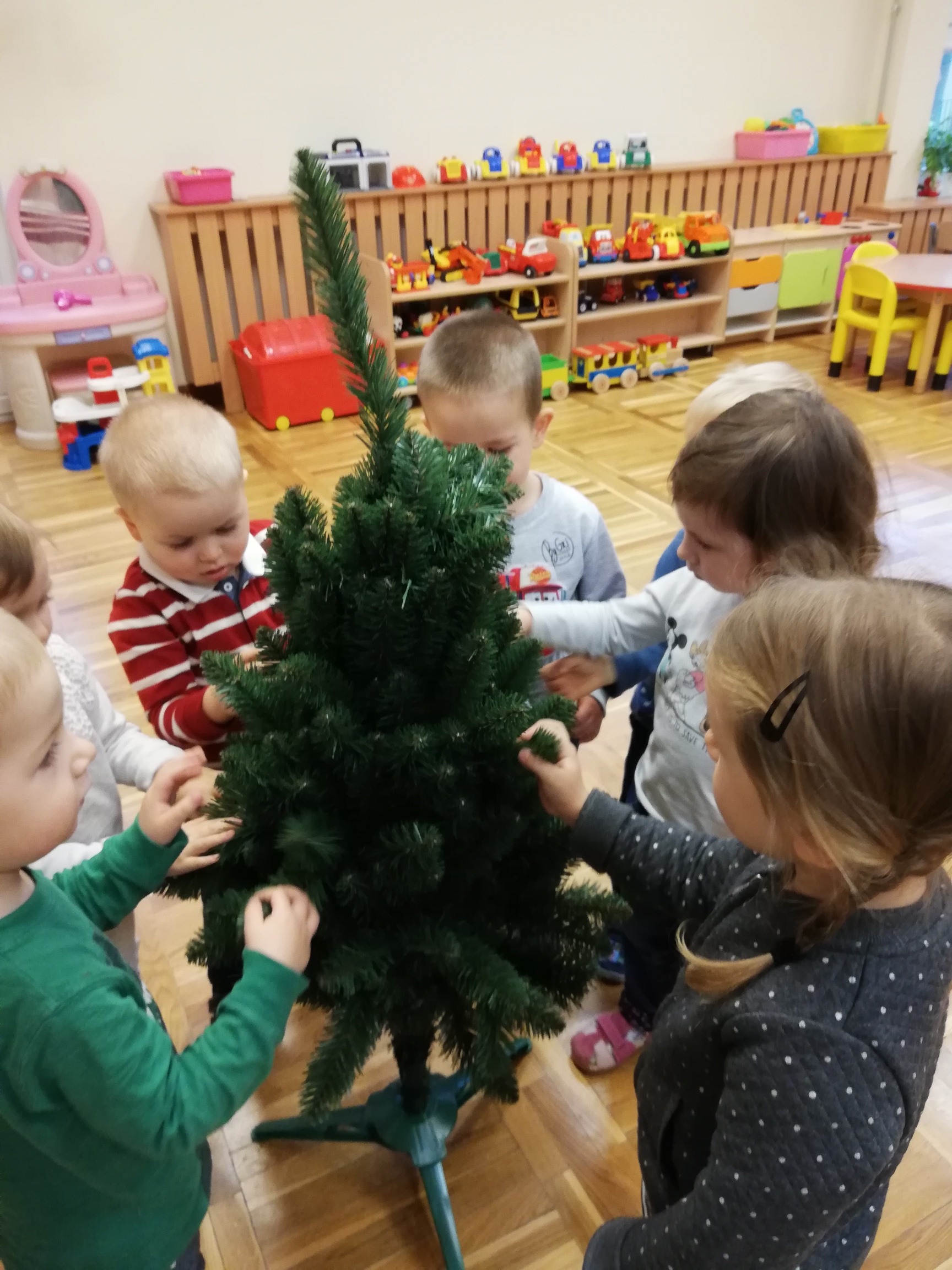 Ubieramy Choinkę Scenariusz Zajęć W Przedszkolu Ubieramy choinkę - Przedszkole nr 286